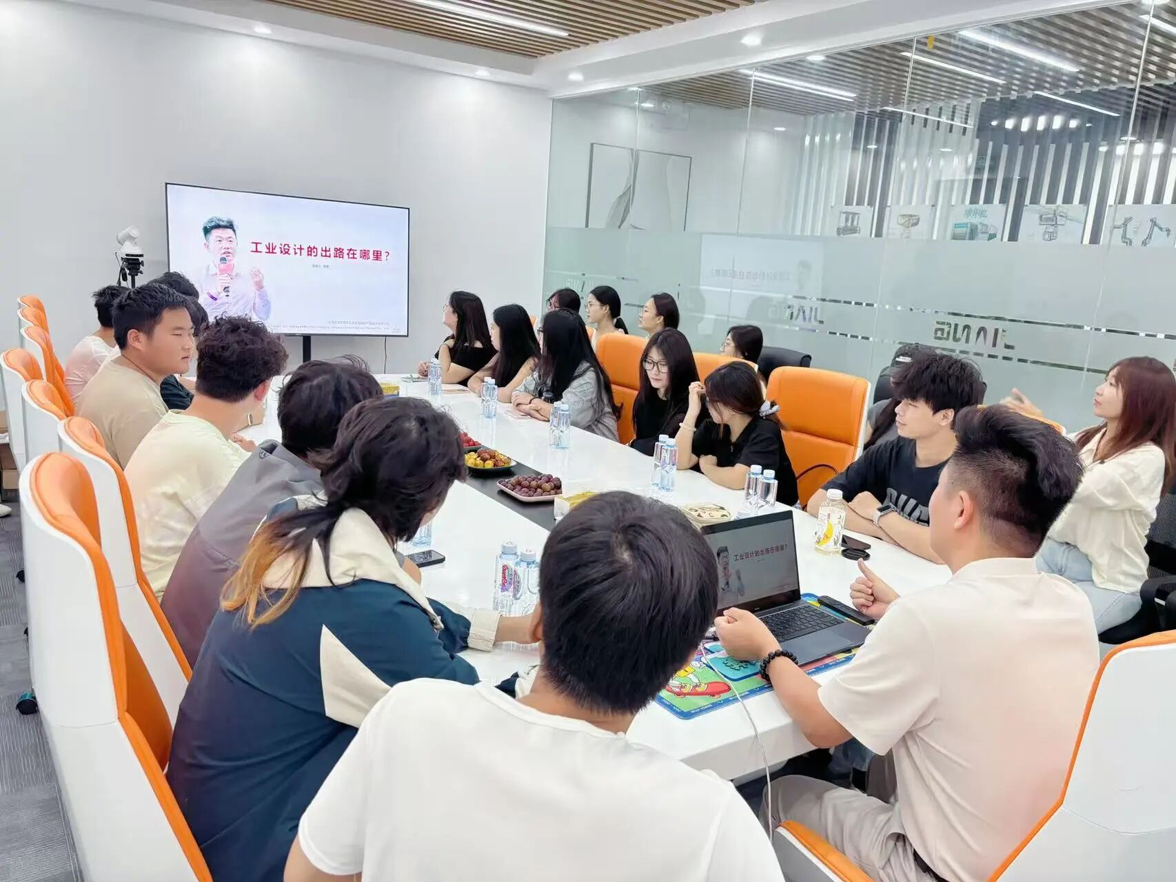 北海藝術設計學院師生走進匠品設計--探討工業設計的出路在哪里？